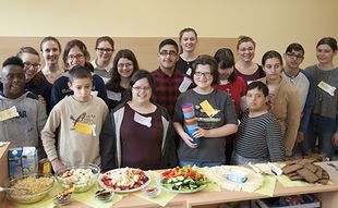 Gruppenbild der Schüler mit Diätassistentinnen