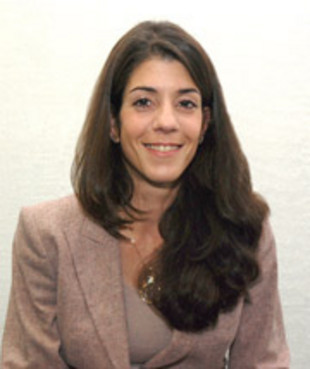 Portrait von Dr. Julia Szendrödi