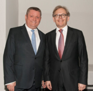 Minister Gröhe und Prof. Roden nebeneinanderstehend